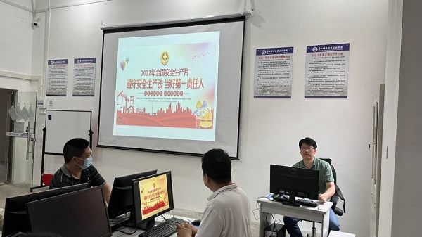 信息皇冠hg8868新版注册首页开展安全生产专题学习培训会